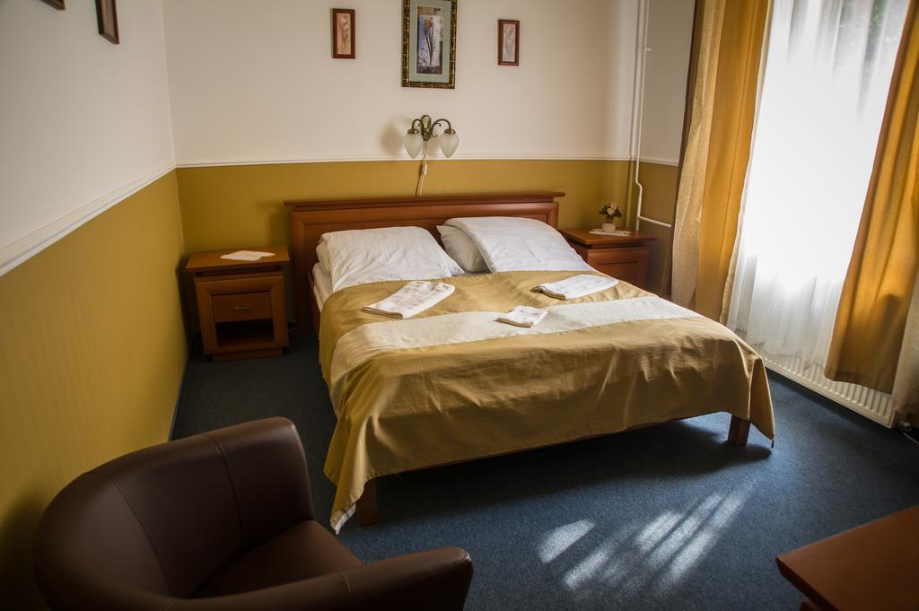 Ambrozia Szallashely Es Etterem Miskolc Bagian luar foto