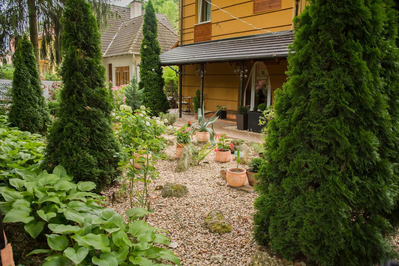 Ambrozia Szallashely Es Etterem Miskolc Bagian luar foto