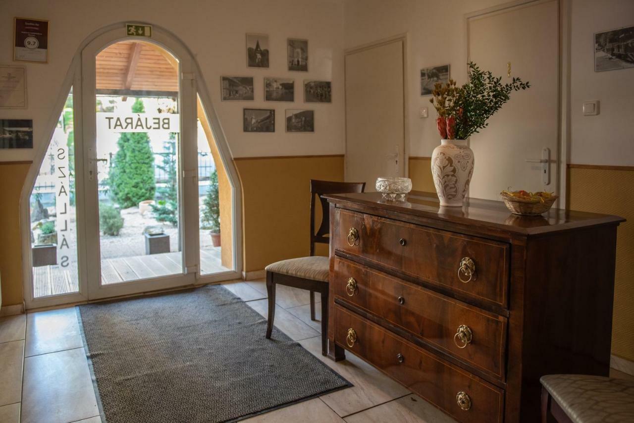 Ambrozia Szallashely Es Etterem Miskolc Bagian luar foto